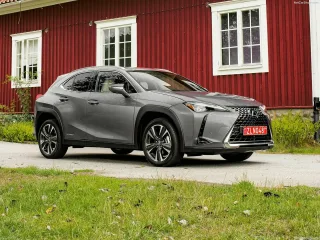 Автомобиль Lexus UX