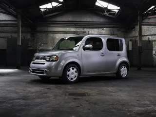 Автомобиль Nissan Cube