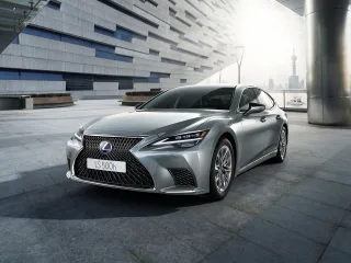 Автомобиль Lexus LS