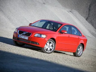 Автомобиль Volvo S40
