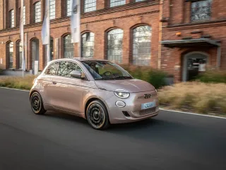 Автомобиль FIAT 500