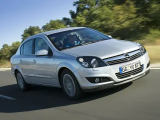 Opel Astra H рестайлинг · Седан
