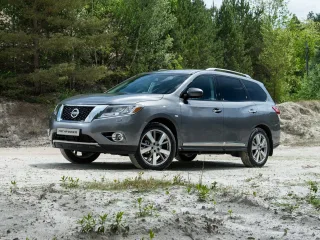 Nissan Pathfinder IV · Внедорожник