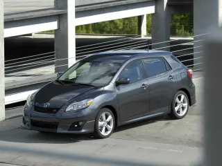 Автомобиль Toyota Matrix
