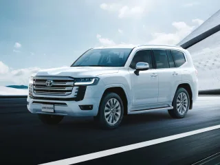 Toyota Land Cruiser 300 · Внедорожник