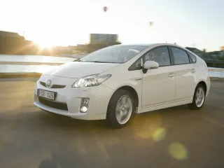 Toyota Prius III · Лифтбек