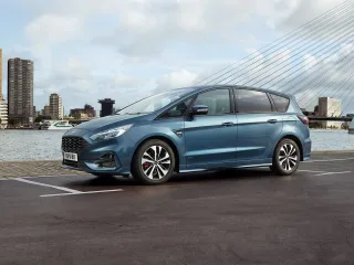Автомобиль Ford S-MAX