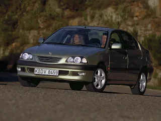 Toyota Avensis T220 · Седан