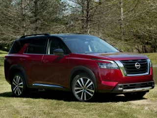 Автомобиль Nissan Pathfinder