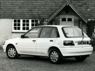 Toyota Starlet P80 · Хетчбэк