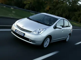 Toyota Prius II · Лифтбек
