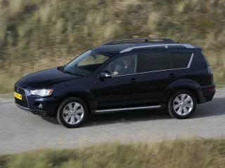 Mitsubishi Outlander II рестайлинг · Внедорожник