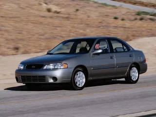 Nissan Sentra B15 · Седан