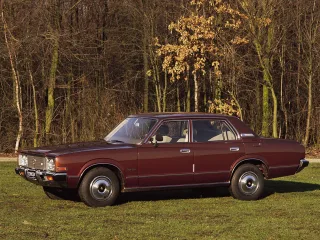 Toyota Crown S80 · Седан