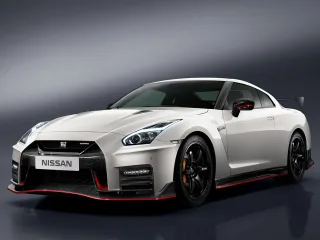 Автомобиль Nissan GT-R