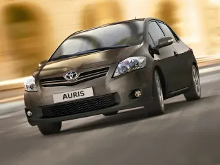 Toyota Auris E150 рестайлинг · Хетчбэк