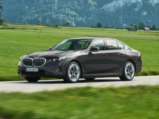 Автомобиль BMW 5 серия