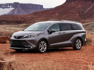 Автомобиль Toyota Sienna