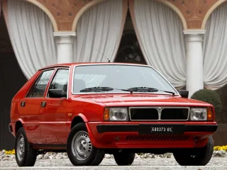 Lancia Delta 831 · Хетчбэк