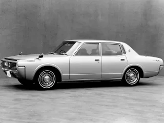 Toyota Crown S60 · Седан