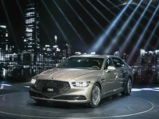 Genesis G90 I рестайлинг · Седан
