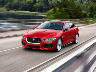 Jaguar XE I · Седан