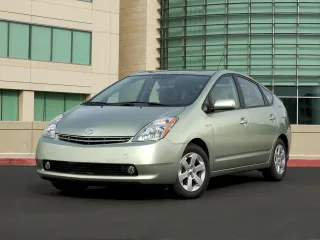 Toyota Prius II рестайлинг · Лифтбек