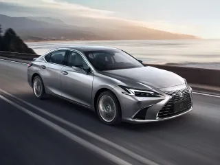 Lexus ES XV70 рестайлинг 2 · Седан