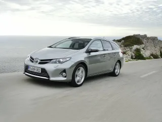 Toyota Auris E180 · Универсал