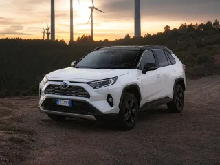 Toyota RAV4 V · Внедорожник