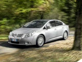 Toyota Avensis T270 · Седан