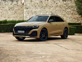 Автомобиль Audi Q8
