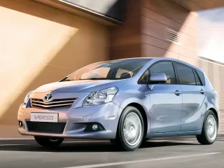 Toyota Verso I · Минивэн