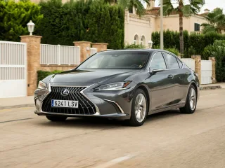 Lexus ES XV70 рестайлинг · Седан