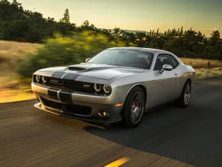 Автомобиль Dodge Challenger