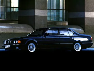 BMW 7 серия E32 · Седан