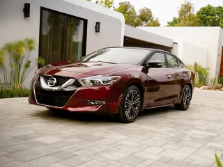 Автомобиль Nissan Maxima