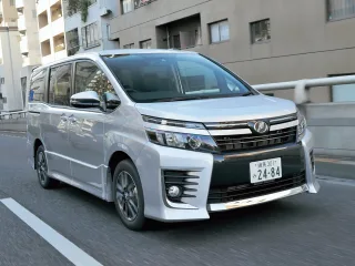 Toyota Voxy R80 · Минивэн
