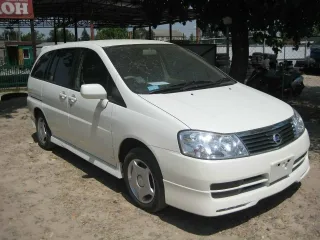 Автомобиль Nissan Prairie
