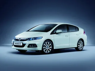 Honda Insight ZE2 рестайлинг · Лифтбек