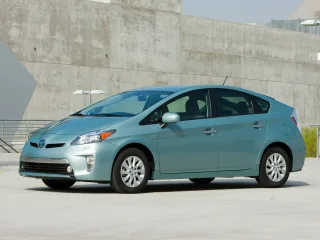 Toyota Prius III рестайлинг · Лифтбек