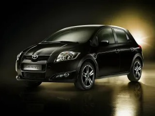 Toyota Auris E150 · Хетчбэк