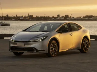 Автомобиль Toyota Prius