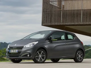 Peugeot 208 I рестайлинг · Хетчбэк