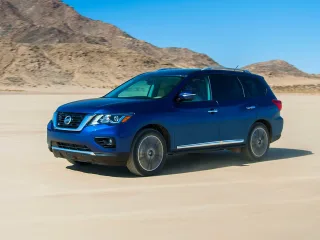 Nissan Pathfinder IV рестайлинг · Внедорожник