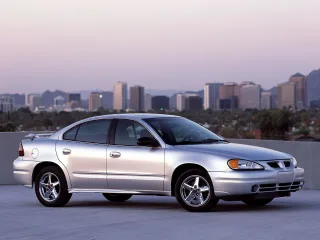 Pontiac Grand AM V · Седан