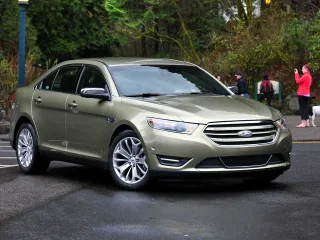 Автомобиль Ford Taurus