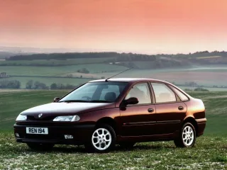Renault Laguna I · Лифтбек