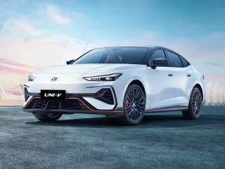 Автомобиль Changan UNI-V