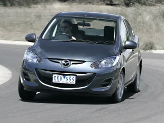Mazda 2 II рестайлинг · Седан